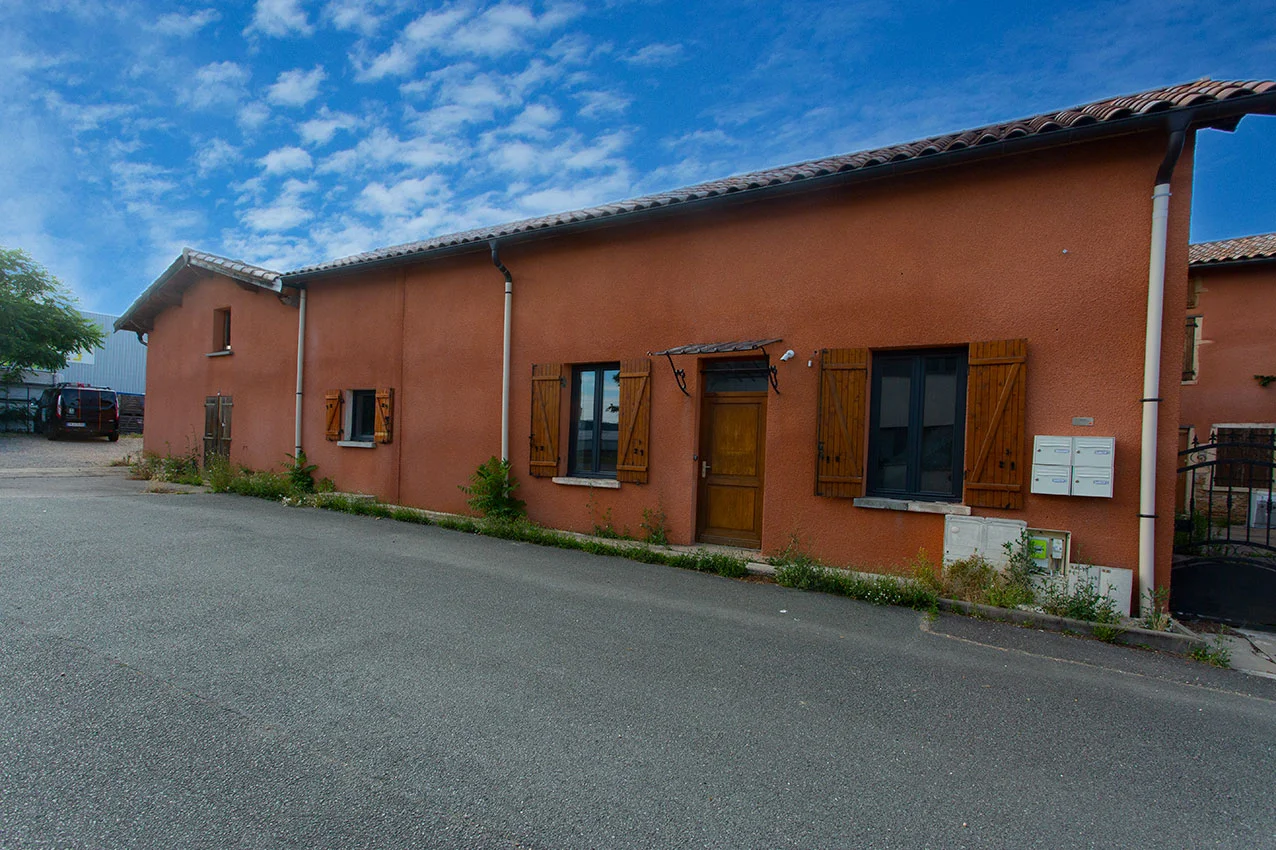 Extérieur de la Grange - V2M